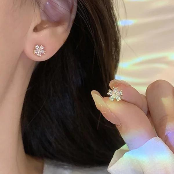 Flower Zircon Earrings Femininity Exquisite Earrings Cute Small Shiny Earrings Wedding Fashion Jewelry Gift - Image 3