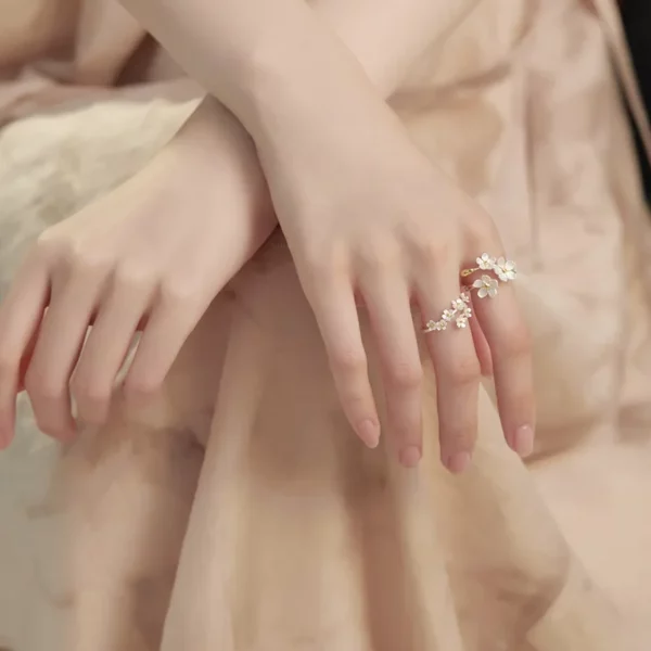 Fashion  Flower Ring Shining Charm Exquisite Flower Ring - Image 3
