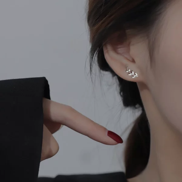 New  Leaf Stud Earrings Shiny Zircon Personality Simple Stud Earrings Female Wedding Party Jewelry Gift